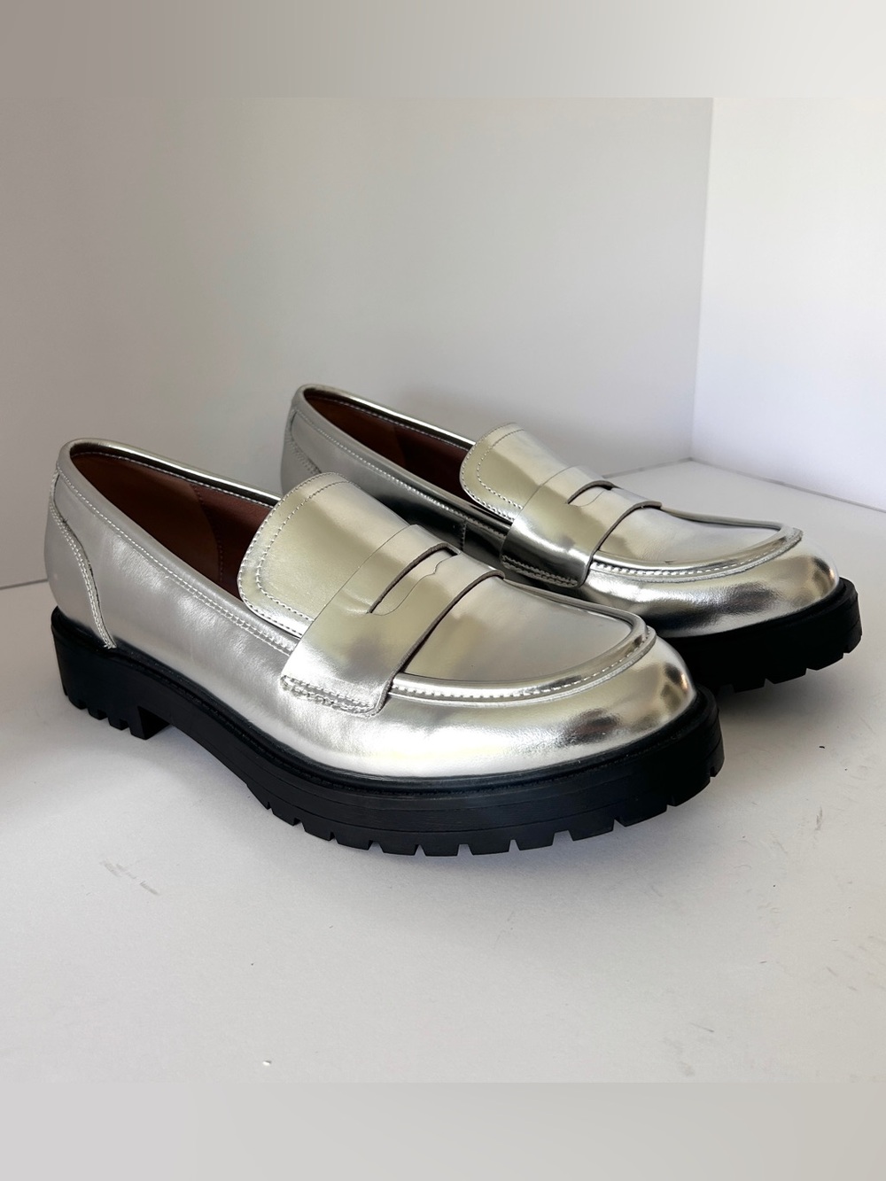 WYDR Studio Taylor Wide Width Loafers Leather Silver Metallic Lug Sole Size 12WW